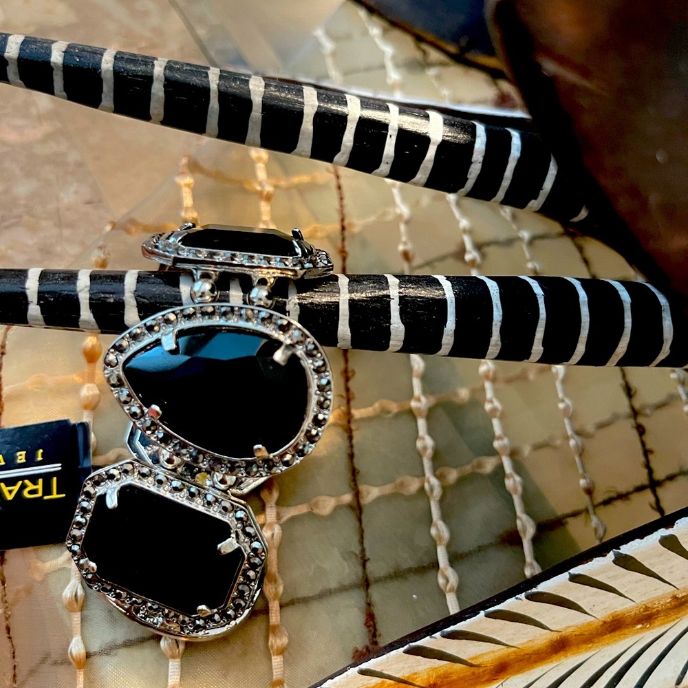 Black stretch bracelet